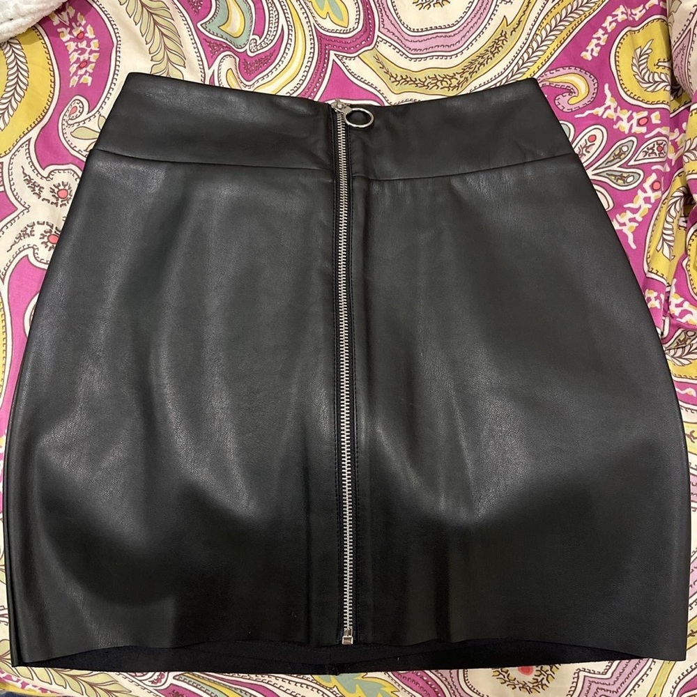 express fake leather skirt zip up